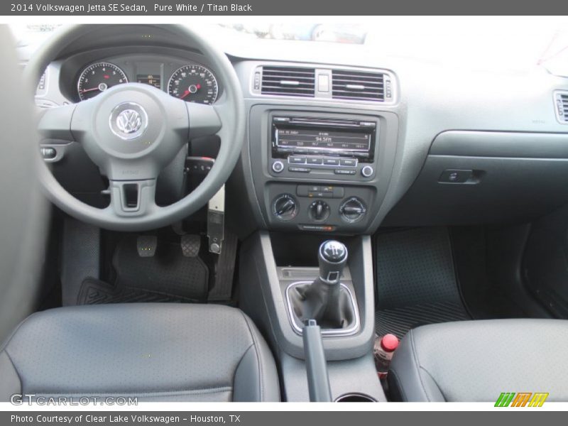 Pure White / Titan Black 2014 Volkswagen Jetta SE Sedan