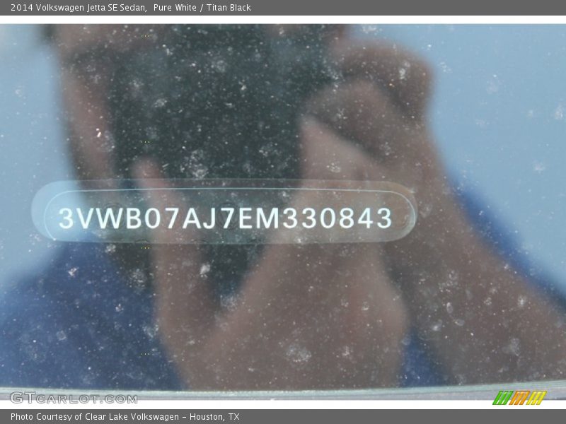 Pure White / Titan Black 2014 Volkswagen Jetta SE Sedan