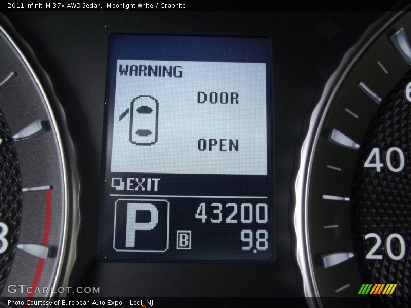 Moonlight White / Graphite 2011 Infiniti M 37x AWD Sedan