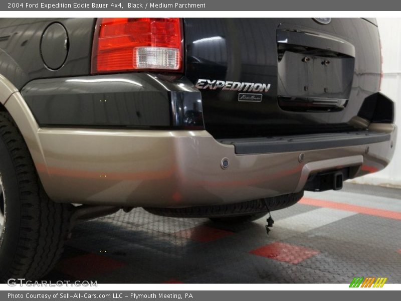 Black / Medium Parchment 2004 Ford Expedition Eddie Bauer 4x4