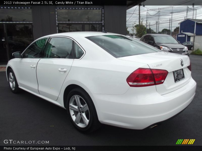 Candy White / Titan Black 2013 Volkswagen Passat 2.5L SE