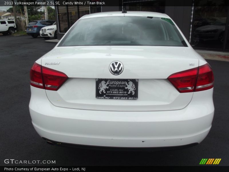 Candy White / Titan Black 2013 Volkswagen Passat 2.5L SE