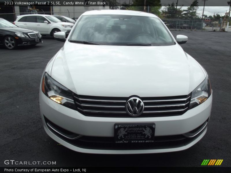 Candy White / Titan Black 2013 Volkswagen Passat 2.5L SE