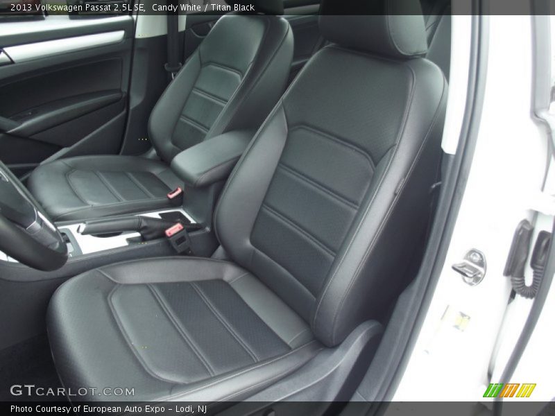 Candy White / Titan Black 2013 Volkswagen Passat 2.5L SE