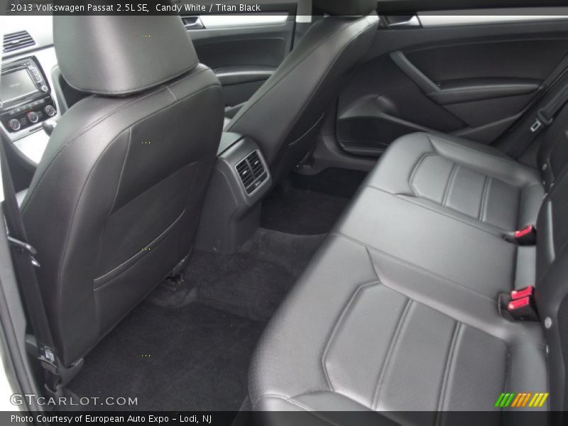 Candy White / Titan Black 2013 Volkswagen Passat 2.5L SE