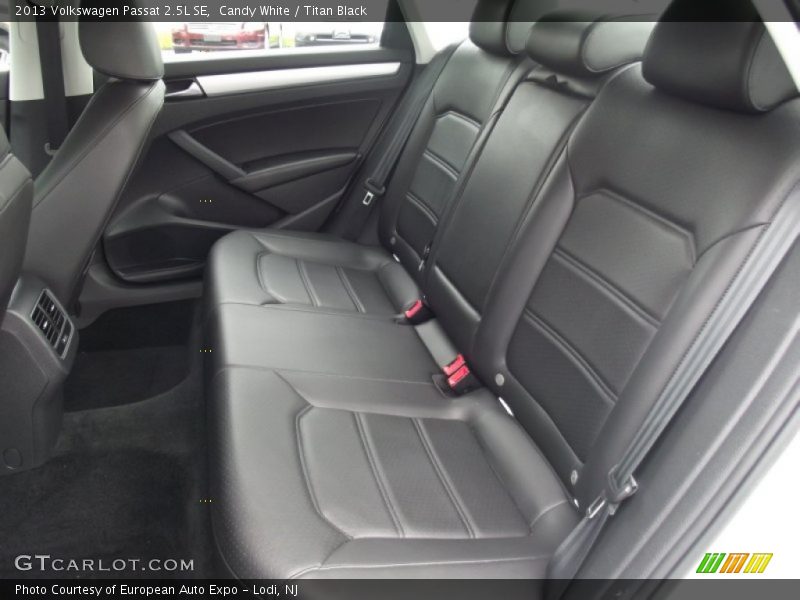 Candy White / Titan Black 2013 Volkswagen Passat 2.5L SE