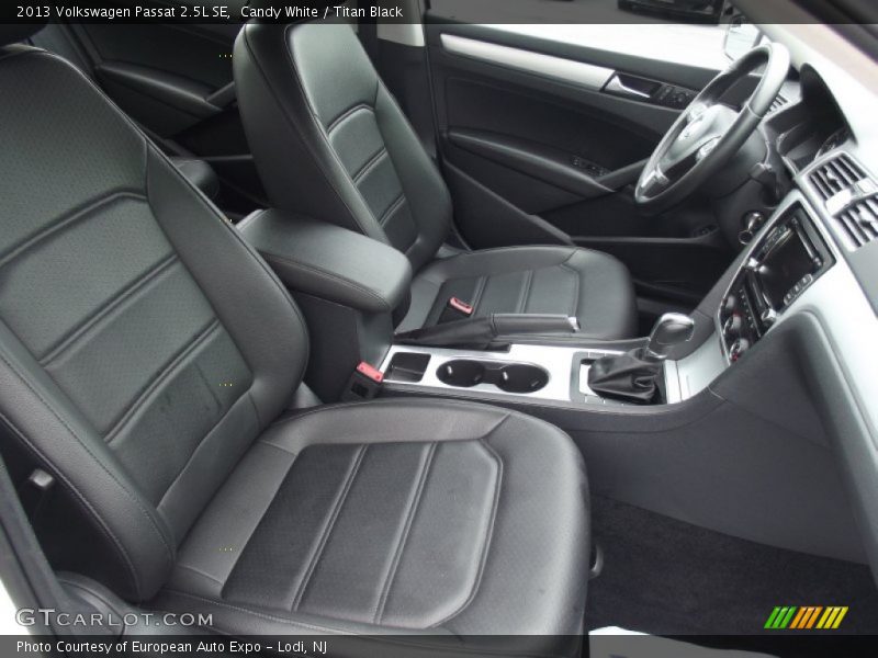 Candy White / Titan Black 2013 Volkswagen Passat 2.5L SE