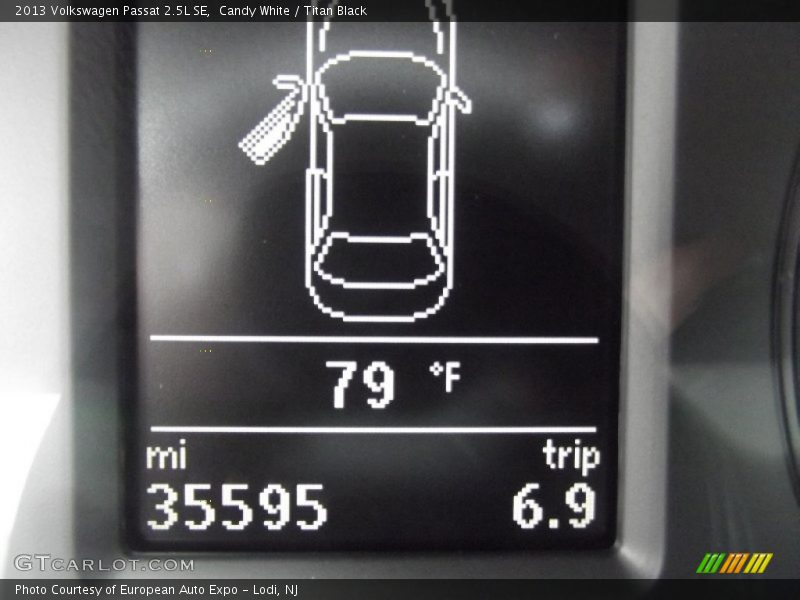 Candy White / Titan Black 2013 Volkswagen Passat 2.5L SE