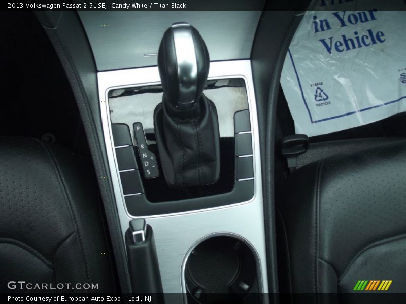 Candy White / Titan Black 2013 Volkswagen Passat 2.5L SE
