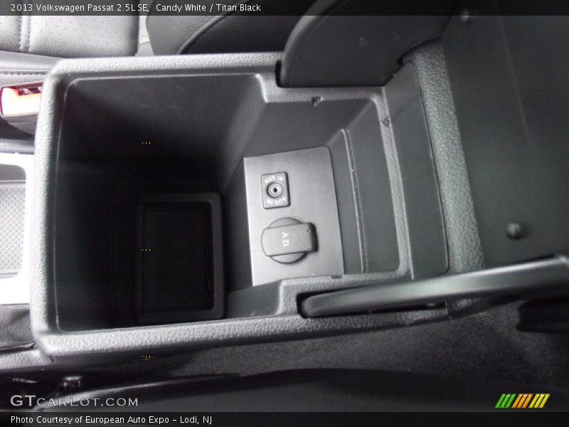 Candy White / Titan Black 2013 Volkswagen Passat 2.5L SE