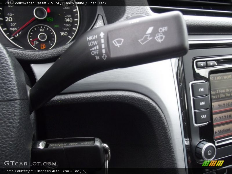 Candy White / Titan Black 2013 Volkswagen Passat 2.5L SE
