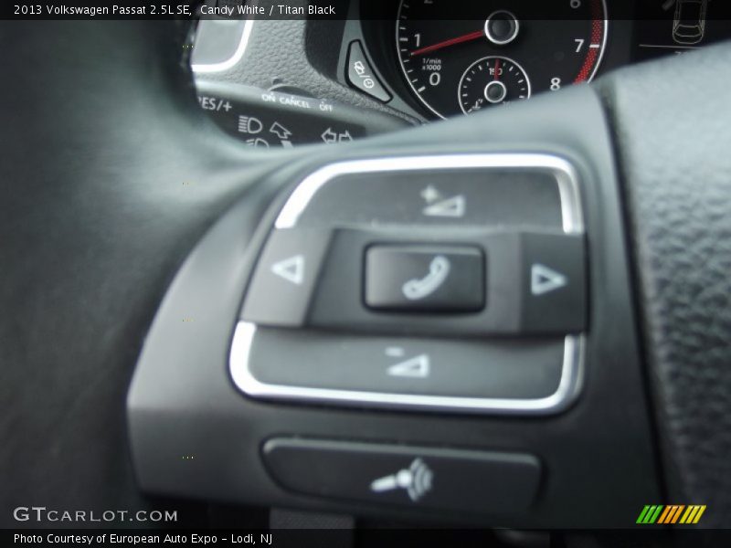 Candy White / Titan Black 2013 Volkswagen Passat 2.5L SE