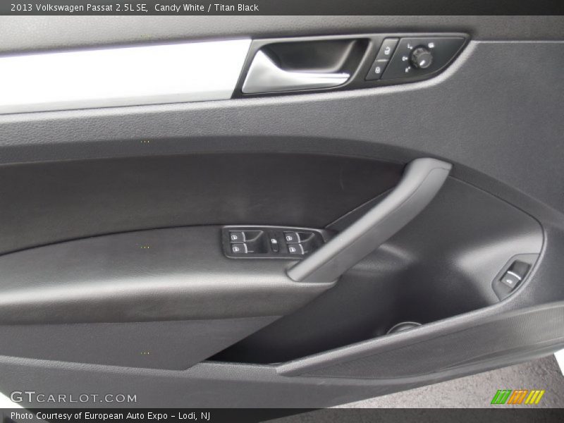 Candy White / Titan Black 2013 Volkswagen Passat 2.5L SE