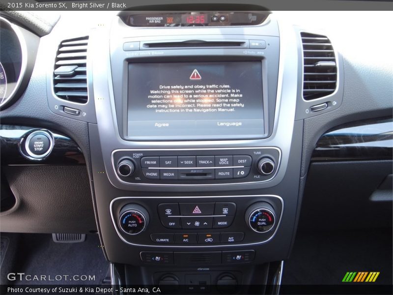 Bright Silver / Black 2015 Kia Sorento SX