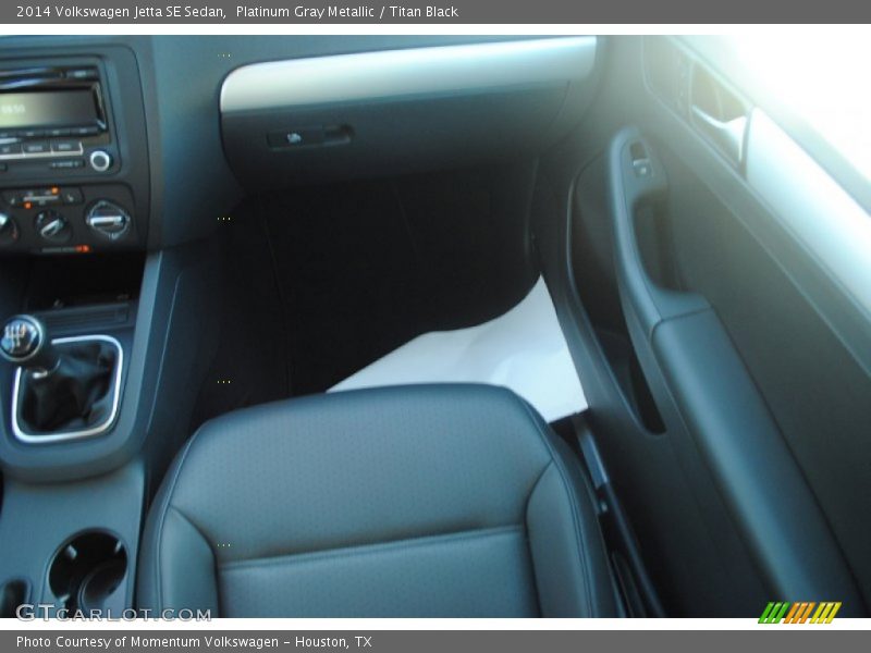 Platinum Gray Metallic / Titan Black 2014 Volkswagen Jetta SE Sedan