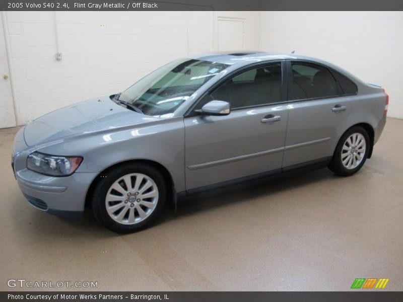 Flint Gray Metallic / Off Black 2005 Volvo S40 2.4i
