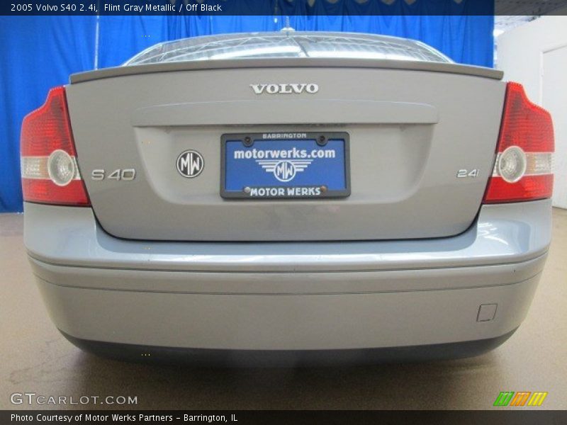 Flint Gray Metallic / Off Black 2005 Volvo S40 2.4i