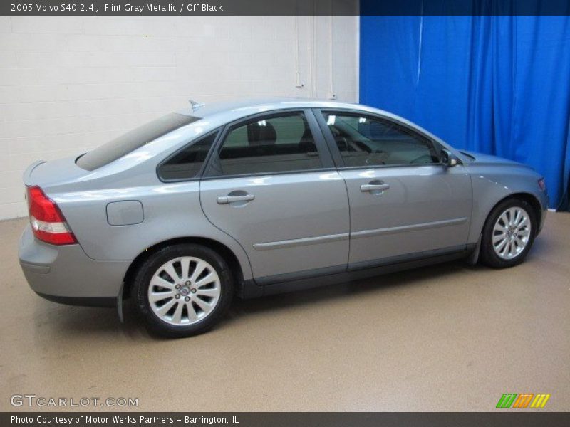 Flint Gray Metallic / Off Black 2005 Volvo S40 2.4i