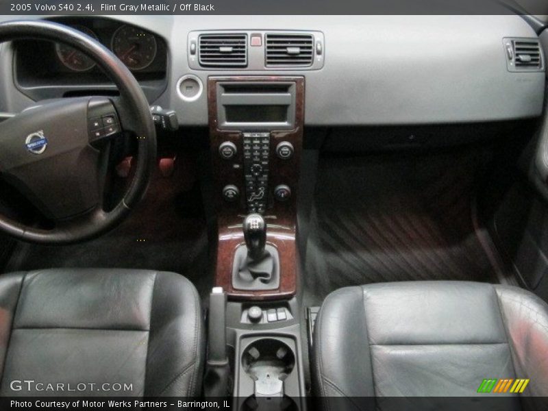 Flint Gray Metallic / Off Black 2005 Volvo S40 2.4i