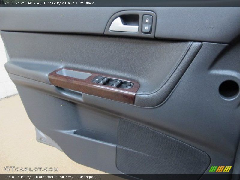 Flint Gray Metallic / Off Black 2005 Volvo S40 2.4i