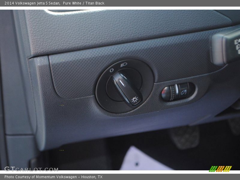 Pure White / Titan Black 2014 Volkswagen Jetta S Sedan
