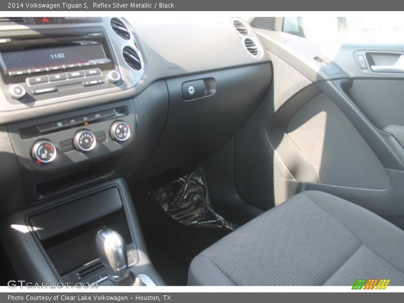 Reflex Silver Metallic / Black 2014 Volkswagen Tiguan S