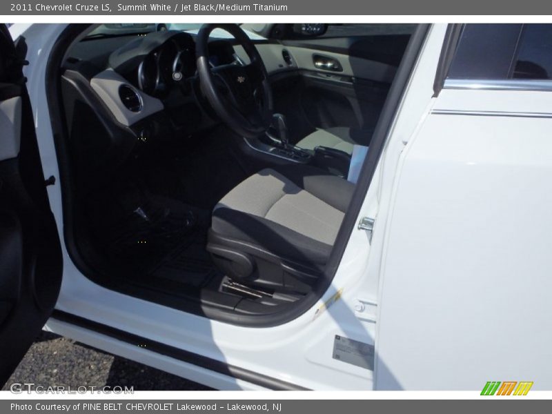 Summit White / Jet Black/Medium Titanium 2011 Chevrolet Cruze LS