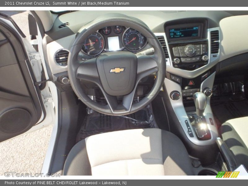 Summit White / Jet Black/Medium Titanium 2011 Chevrolet Cruze LS