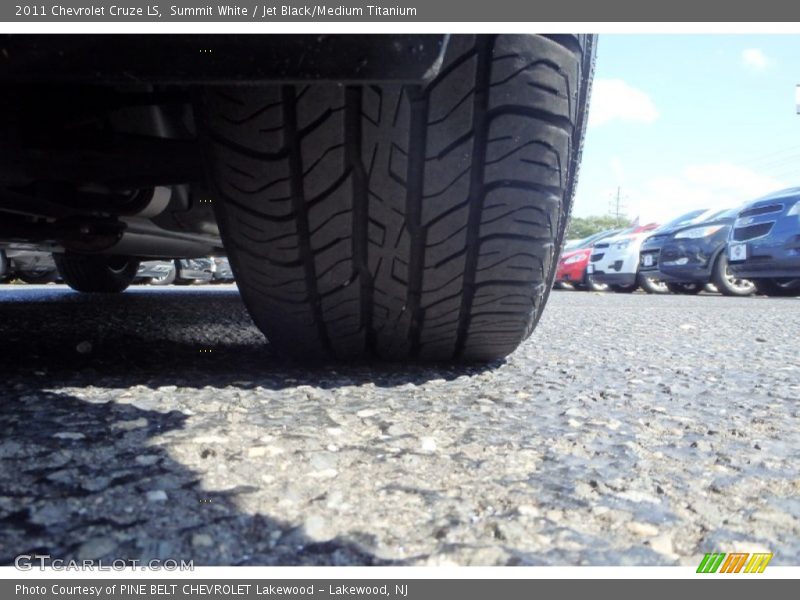 Summit White / Jet Black/Medium Titanium 2011 Chevrolet Cruze LS