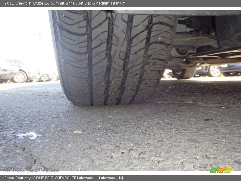 Summit White / Jet Black/Medium Titanium 2011 Chevrolet Cruze LS