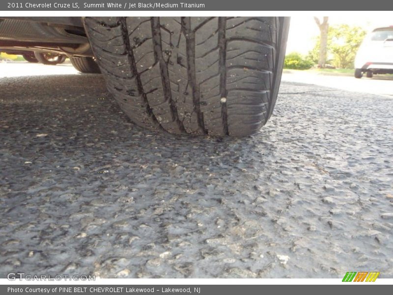 Summit White / Jet Black/Medium Titanium 2011 Chevrolet Cruze LS