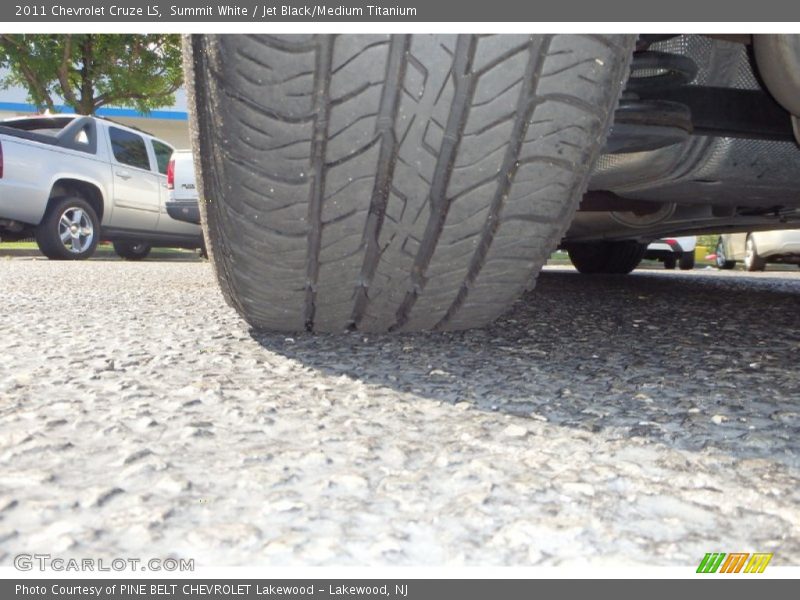 Summit White / Jet Black/Medium Titanium 2011 Chevrolet Cruze LS