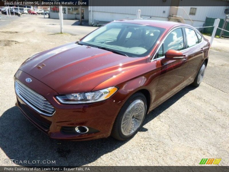 Front 3/4 View of 2015 Fusion SE