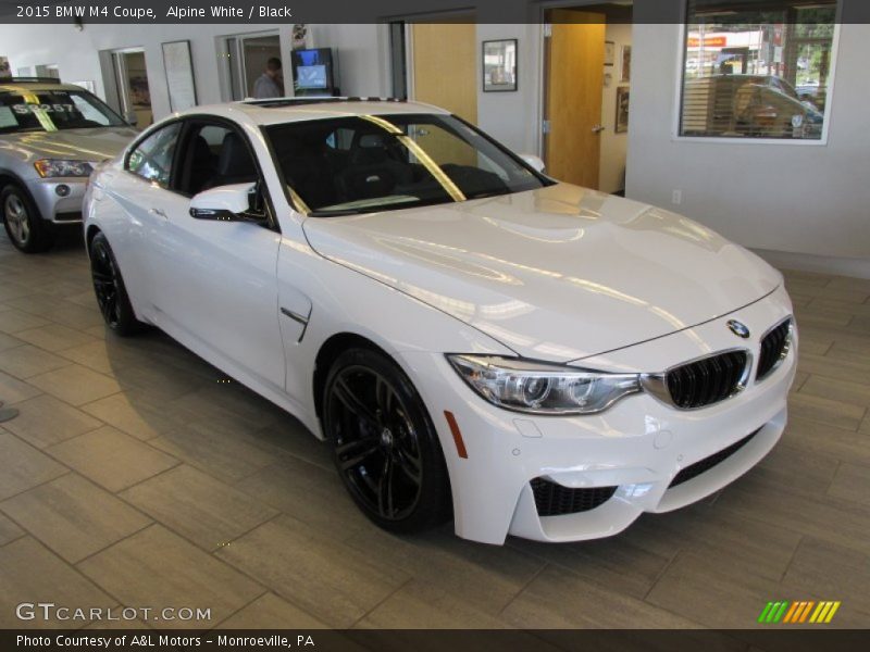 Front 3/4 View of 2015 M4 Coupe