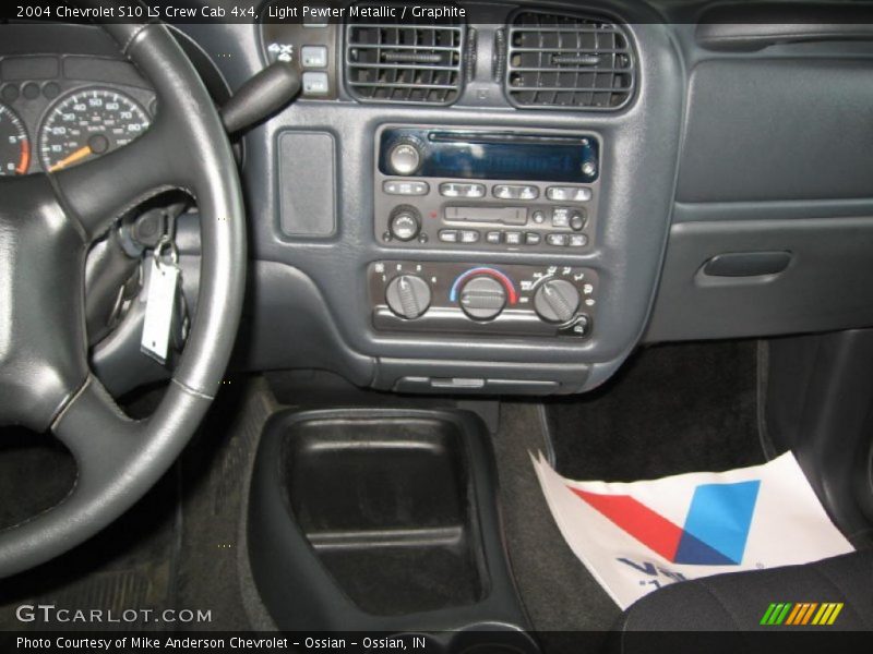 Light Pewter Metallic / Graphite 2004 Chevrolet S10 LS Crew Cab 4x4