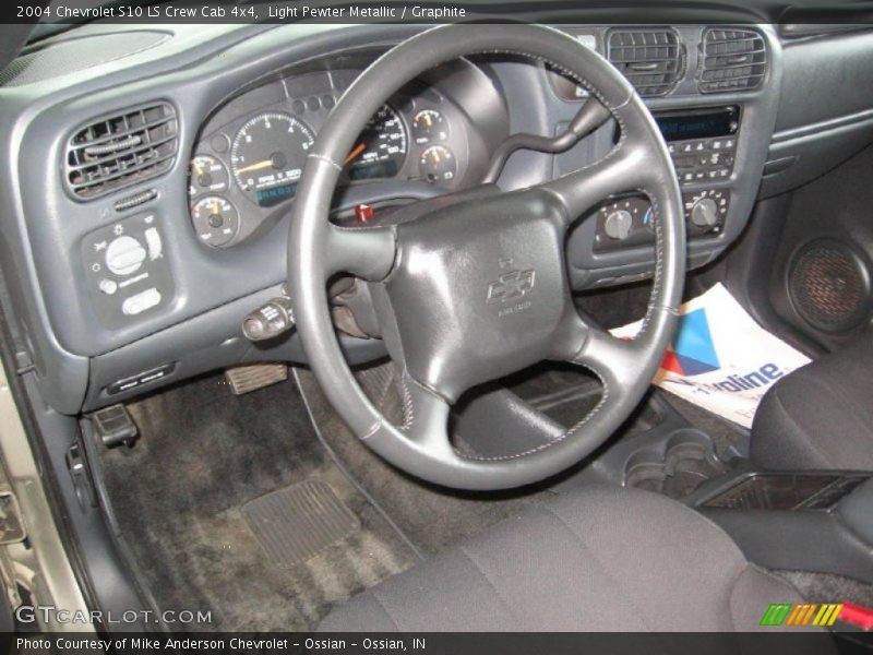 Light Pewter Metallic / Graphite 2004 Chevrolet S10 LS Crew Cab 4x4
