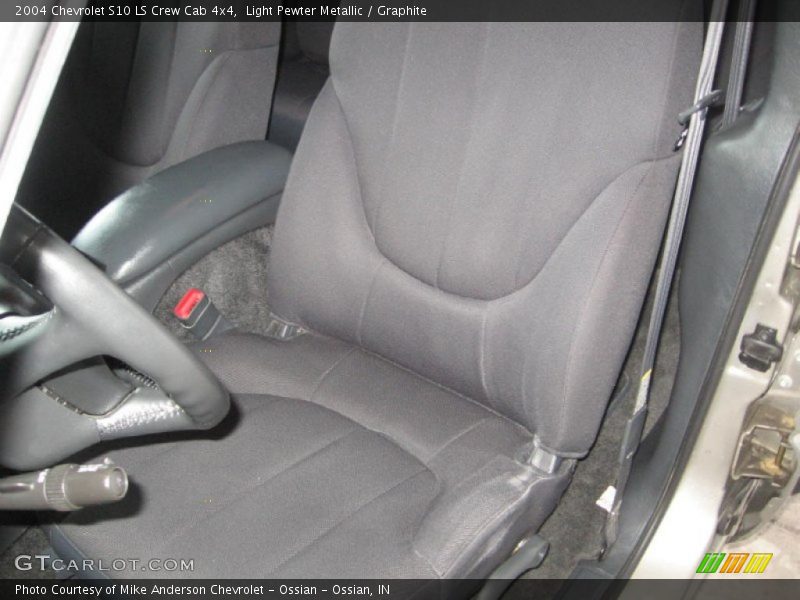 Light Pewter Metallic / Graphite 2004 Chevrolet S10 LS Crew Cab 4x4