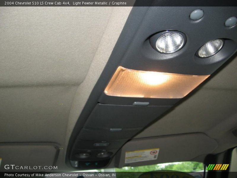 Light Pewter Metallic / Graphite 2004 Chevrolet S10 LS Crew Cab 4x4