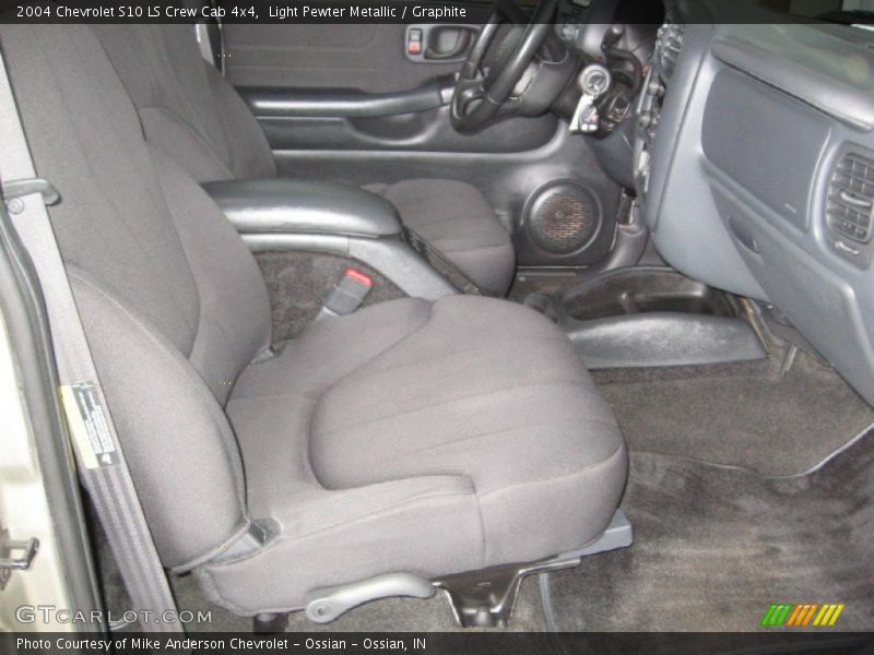 Light Pewter Metallic / Graphite 2004 Chevrolet S10 LS Crew Cab 4x4