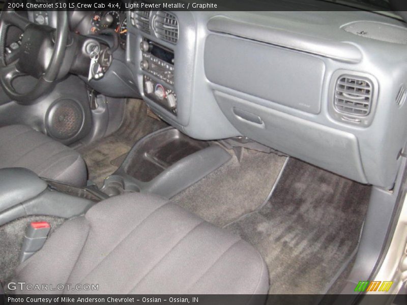 Light Pewter Metallic / Graphite 2004 Chevrolet S10 LS Crew Cab 4x4