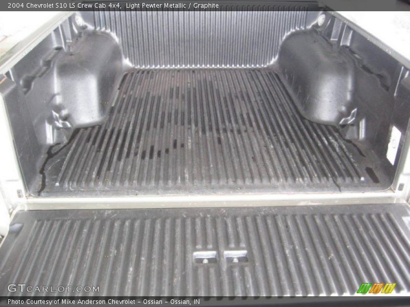 Light Pewter Metallic / Graphite 2004 Chevrolet S10 LS Crew Cab 4x4
