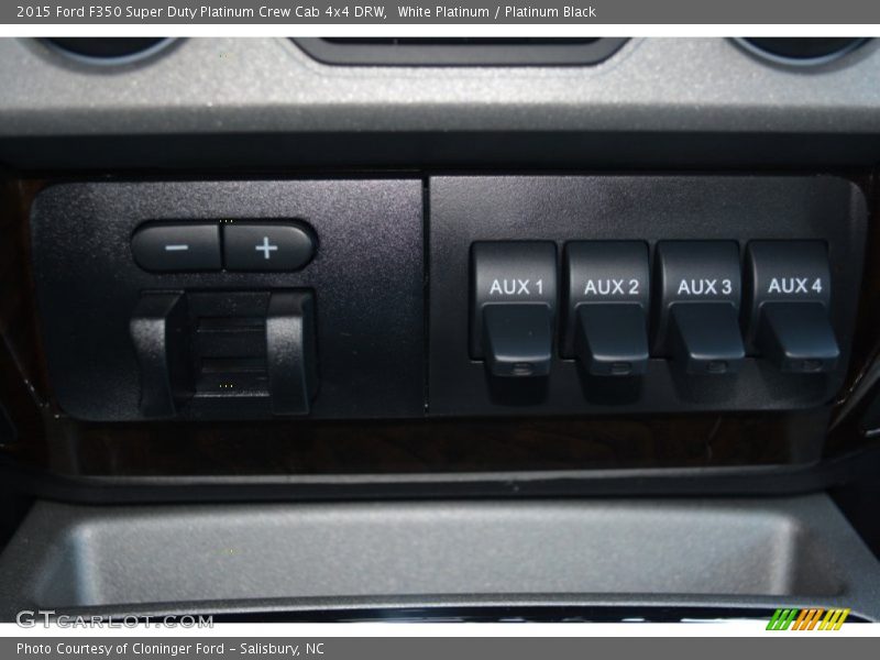 Controls of 2015 F350 Super Duty Platinum Crew Cab 4x4 DRW