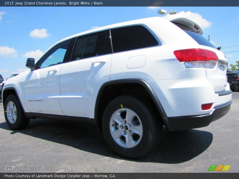 Bright White / Black 2015 Jeep Grand Cherokee Laredo