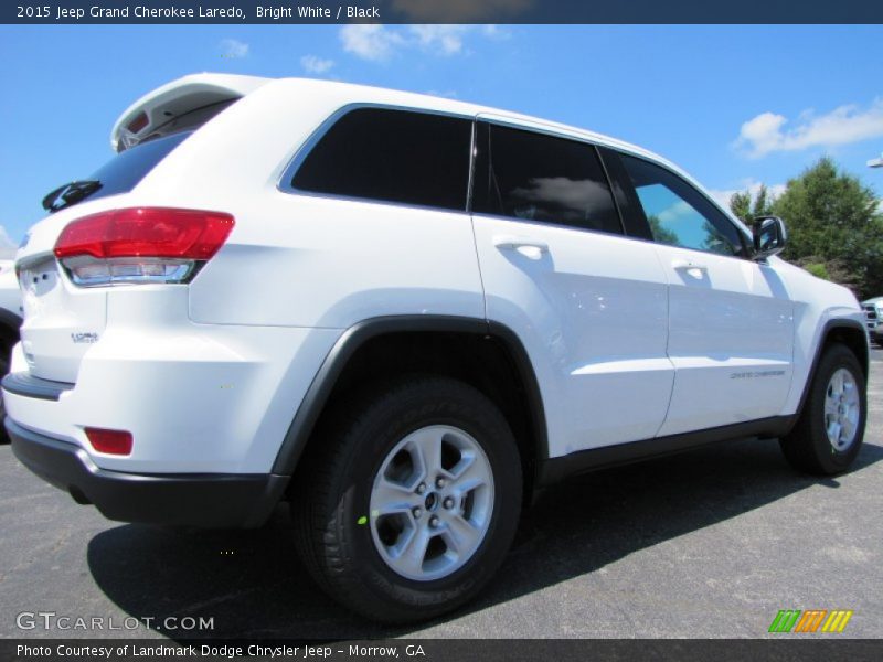 Bright White / Black 2015 Jeep Grand Cherokee Laredo