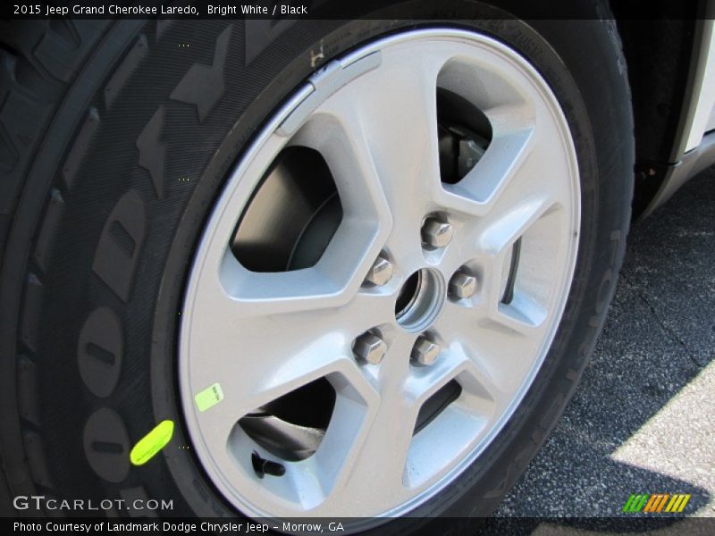 Bright White / Black 2015 Jeep Grand Cherokee Laredo