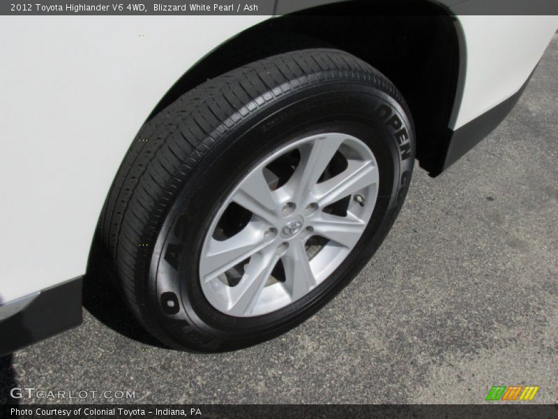 Blizzard White Pearl / Ash 2012 Toyota Highlander V6 4WD