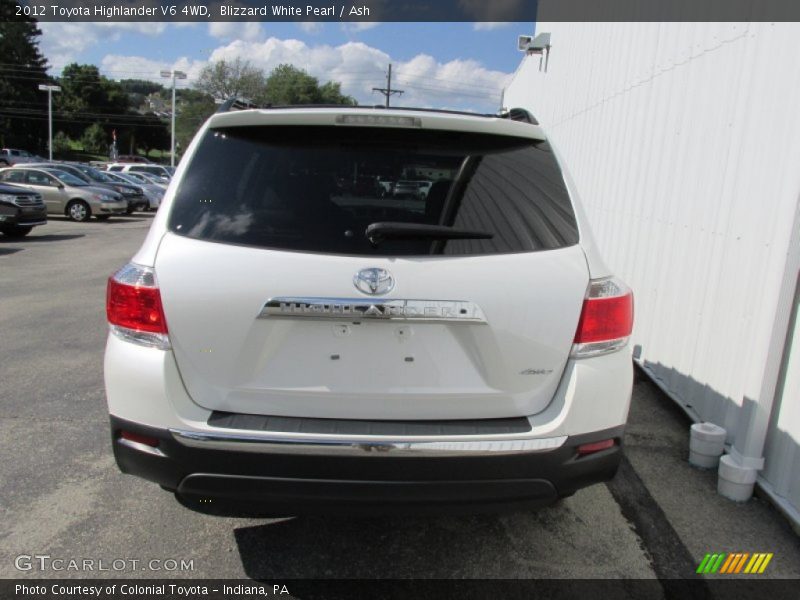 Blizzard White Pearl / Ash 2012 Toyota Highlander V6 4WD