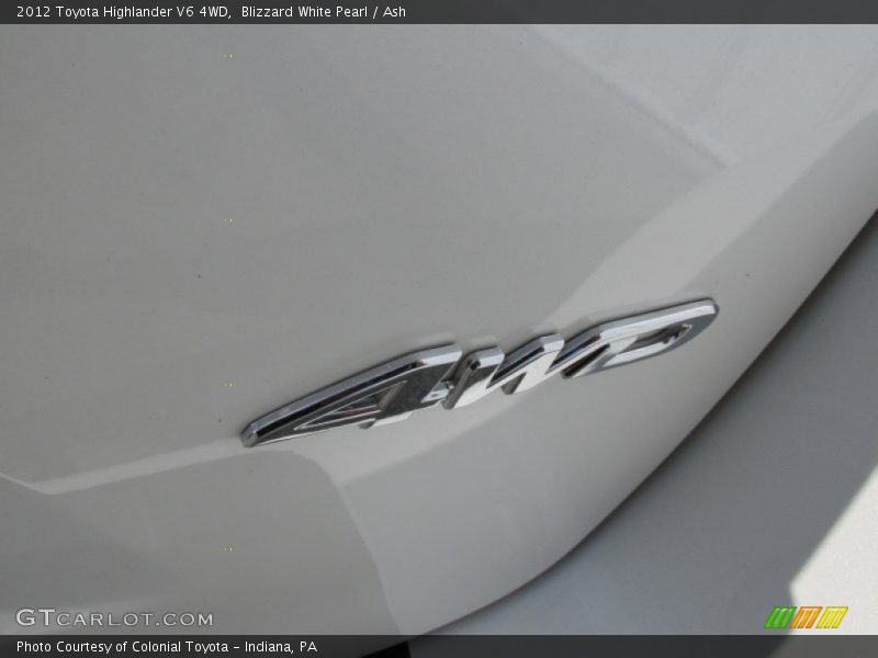 Blizzard White Pearl / Ash 2012 Toyota Highlander V6 4WD