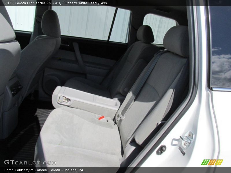 Blizzard White Pearl / Ash 2012 Toyota Highlander V6 4WD