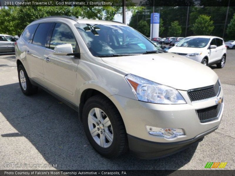Front 3/4 View of 2011 Traverse LT